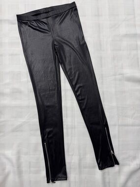 Miley Cyrus & Max Azria Black Faux Leather Look not Feel Leggings Ankle Zippers